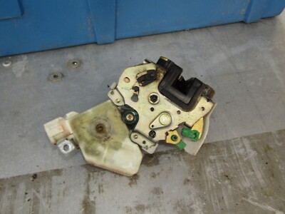 2000-2004 Nissan Xterra OEM LH driver side rear door latch 00 01