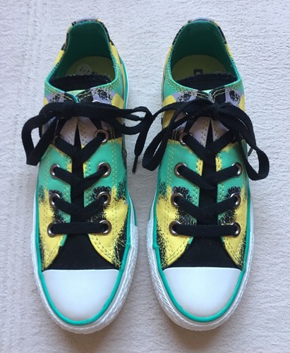 black converse with yellow laces