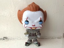 FIGURA FUNKO POP VINILO IT PENNYWISE CON BARCO #472 SERIE DE PELÍCULAS