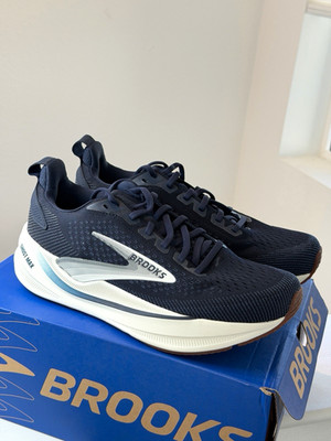 Brooks Ghost Max 4 Navy/White Mesh Low Top Lace-Up Sneaker 2E 110496 2E 463