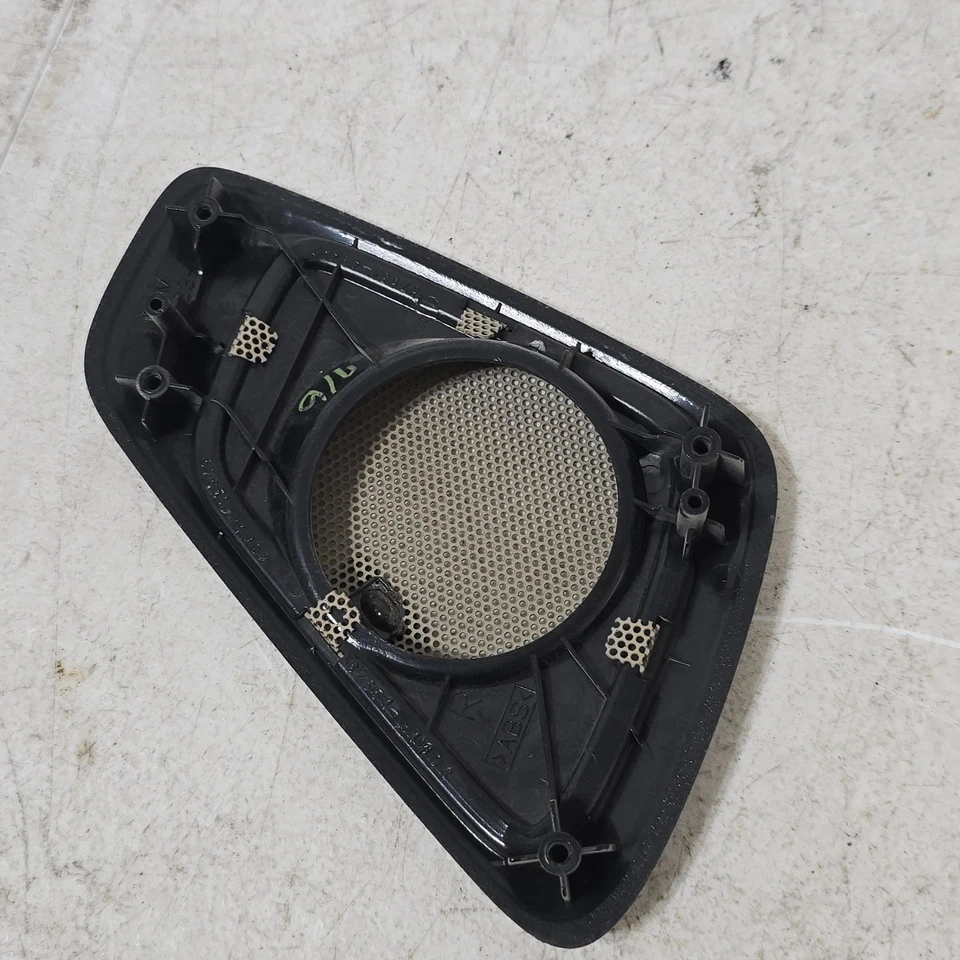 Lexus GX470 2003-2009 puerta delantera derecha altavoz parrilla cubierta marca Levinson marfil Foto 4 de 4