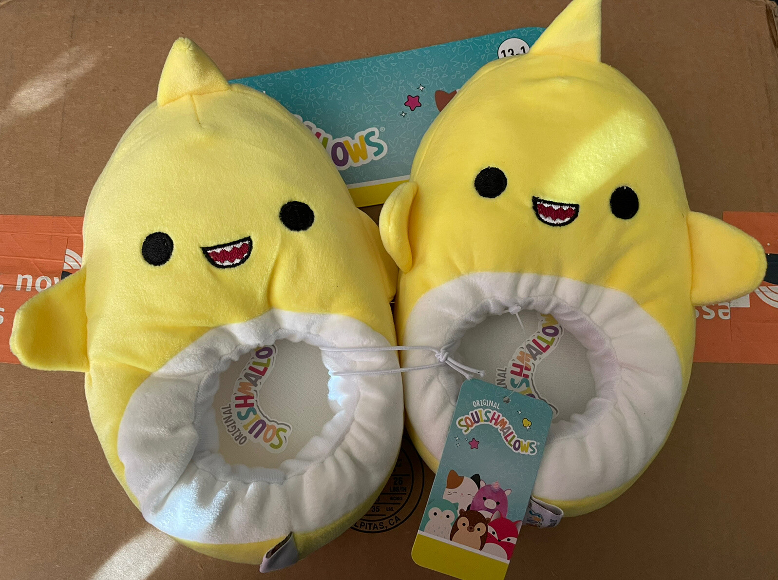 PANTOFOLA D’ORO SQUISHMALLOWS Chandler SHARK SLIPPERS SIZE 13 1 KIDS PLUSH SQUISHY