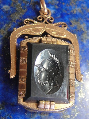 Pendentif Vespa En Plaqué Or Jaune - Poids ~2.40gr - Dimensions 1.4x1cm - Neuf Sans Emballage