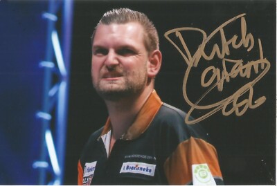 DARTS: MARTIJN KLEERMAKER 'THE DUTCH GIANT' SIGNED 6x4 ACTION