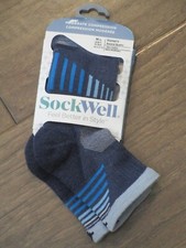 SOCKWELL WOMEN'S ASCEND BLUE MODERATE COMPRESSION QUARTER SOCKS SIZE M-L