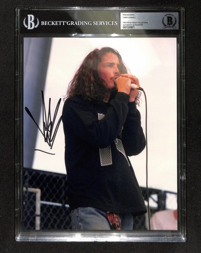 Chris Cornell of Soundgarden Signed 8X10 Photo BECKETT(Grad Collection)