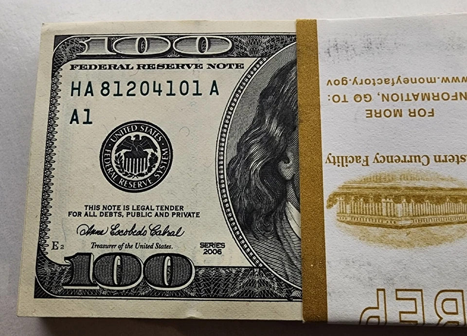 (1 Bill) 2006 Series UNCIRCULATED SEQUENTIAL $100 Dollar Bill From BEP Brick - Image 2 of 4