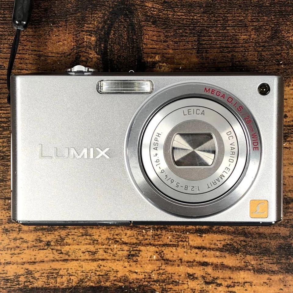 Cámara digital compacta Panasonic LUMIX DMC-FX33 plateada 8,1 MP probada Foto 2 de 4