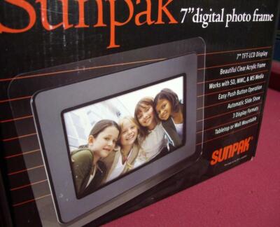 Sunpak 7 inch Automatic Digital Photo Frame . Bright LCD screen. NEW ! 