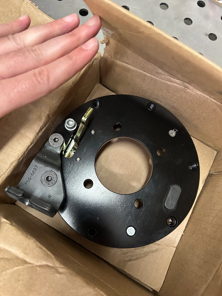 Wilwood Passenger Side Park Brake Bracket- 249-9774/75 GM 12 Bolt Foto 2 de 3