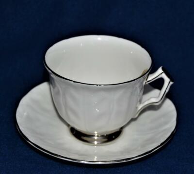 New AYNSLEY Bone China England White Platinum trim SPRING CROCUS Set Cup Saucer