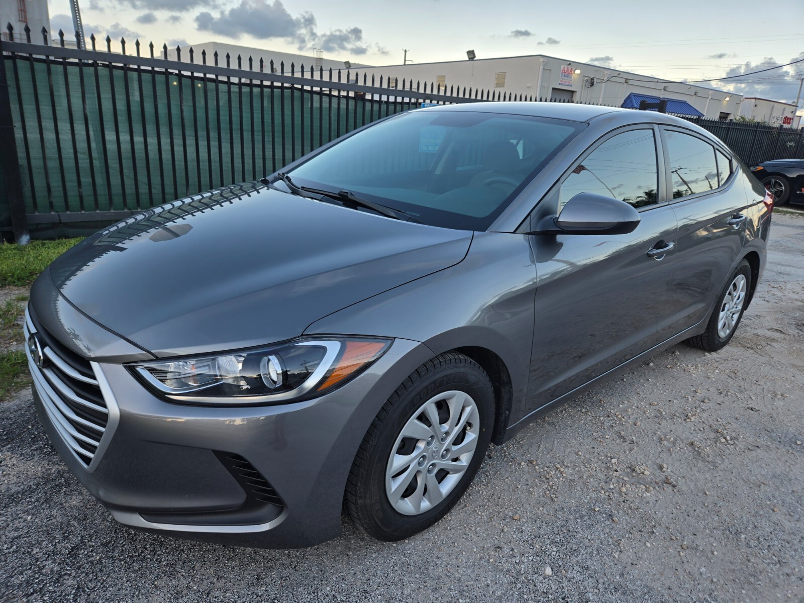Hyundai Elantra - Image 4