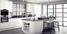 Larissa - Handleless Doors - White Matt