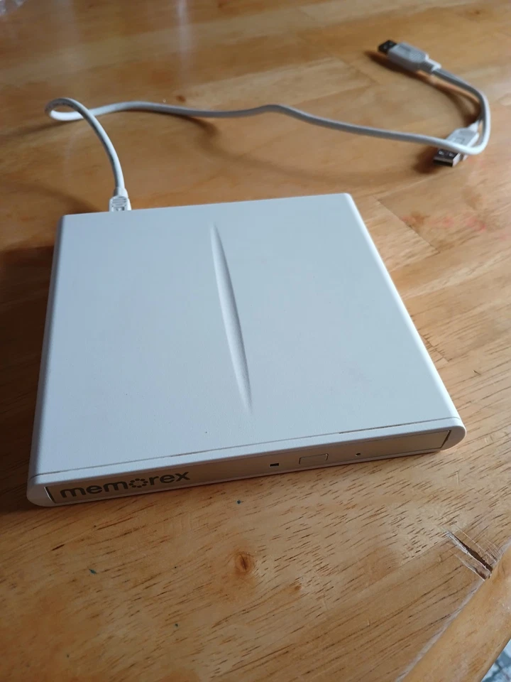 Grabadora de DVD/CD Memorex 8X delgada externa multiformato alimentada por USB blanca Foto 2 de 3