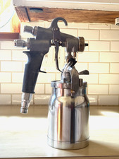USED Titan Capspray Maxum II HVLP Spray Gun with a new cup