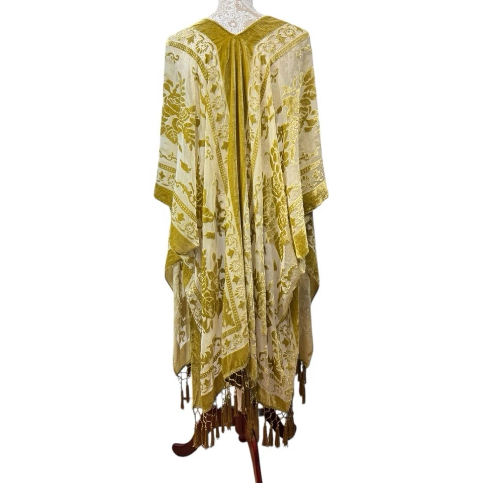 Jaqueta Boho Burnout Veludo Kimono Espanador Franja Aberta Anos 70 Verde Outono Transparente - Imagem 3 de 4