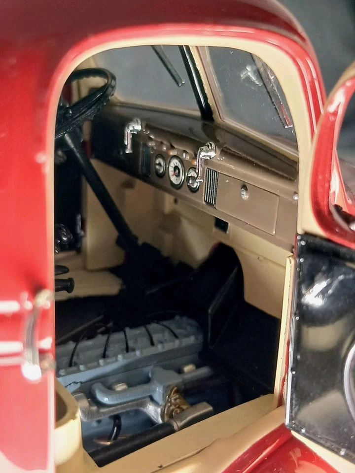 GMC's Designs / Danbury Mint Creation 1;24 Diecast 1938 Budweiser Delivery Truck - Image 2 of 4