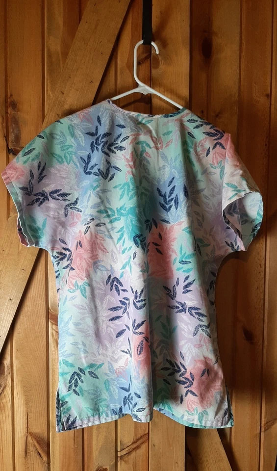 scrub tops women medium - Image 4 of 4