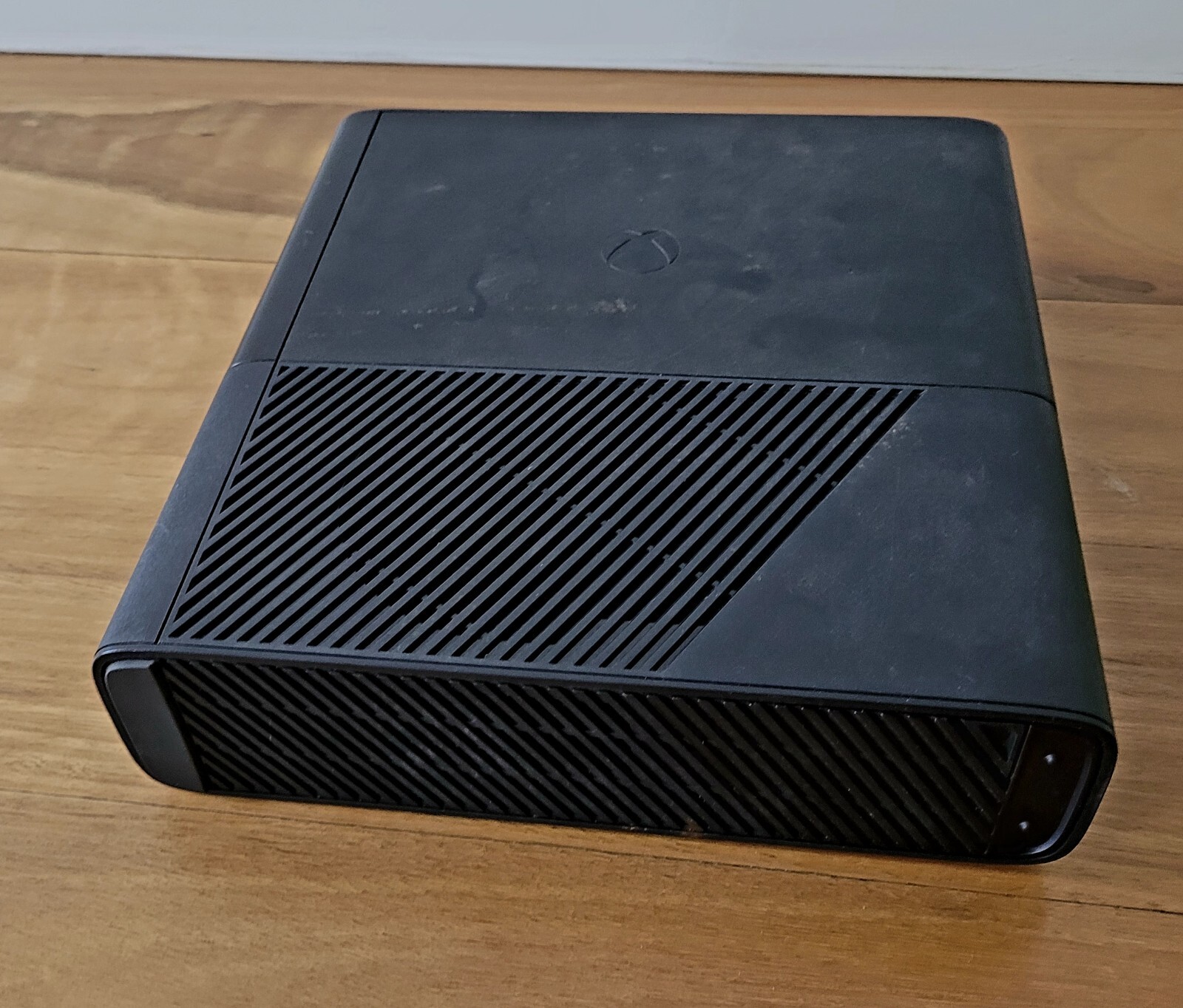 Xbox 360 E 250GB Console Bundle Pal + 1 Controller + 12 Games + Cords