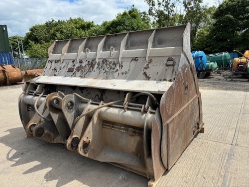 3200mm Volvo L150-180-220 High-Tip Bucket -Used- Price £9000.00 + VAT @ 20% B479 - Picture 4 of 7