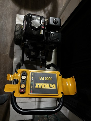 #ad DEWALT 3600 PSI Gasoline Cold Water Pressure Washer Quick Connect $500.00