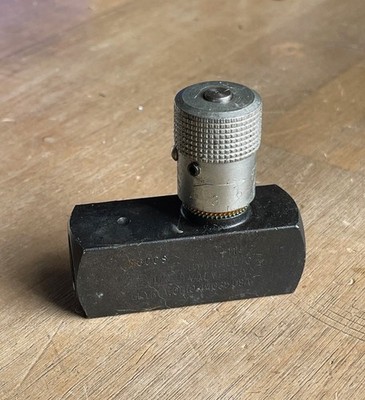 PARKER F600S HYDRAULIC FLOW VALVE 5000 PSI 345 BAR MAX 3/8'' NPT