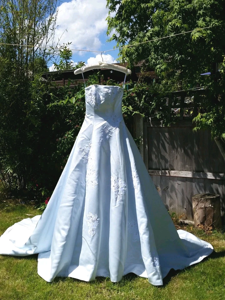 STUNNING Maggie Sottero Women's Wedding Dress Size 10 / 12 / 14 - Image 2 of 4