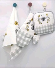 Pretty Bee Oven Mit, Pot Holder And Tea Towel Set Gift