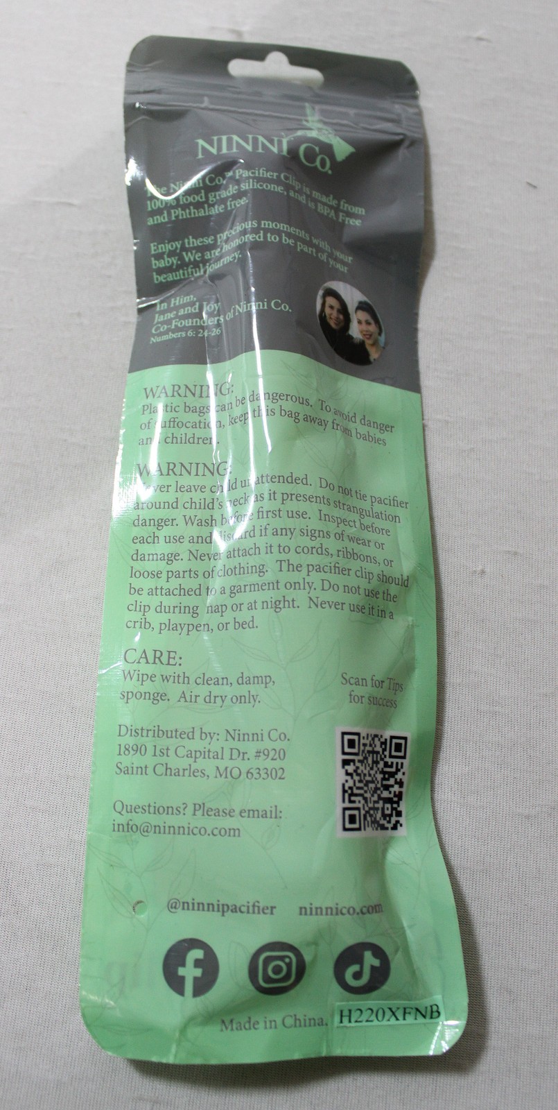 Ninni Co. Unisex Baby's Natural Wood Pacifier Clip EH6 Toffee Brown One Size NWT