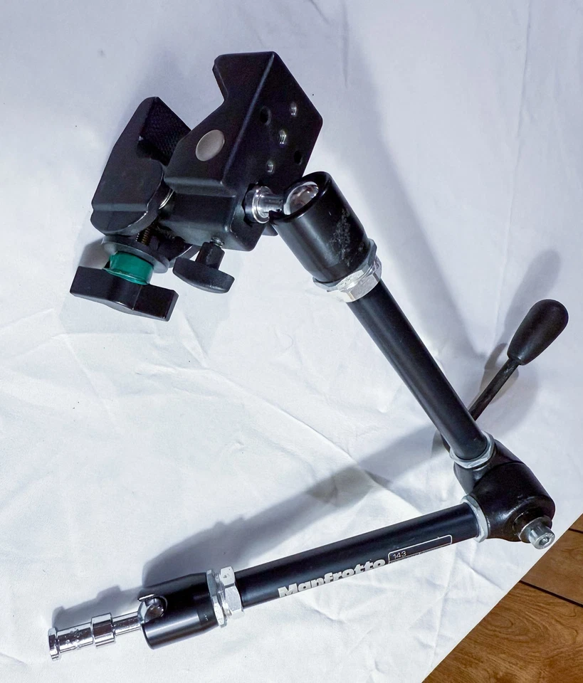 Kit de brazo mágico Manfrotto con brazo mágico y súper almeja Foto 3 de 4