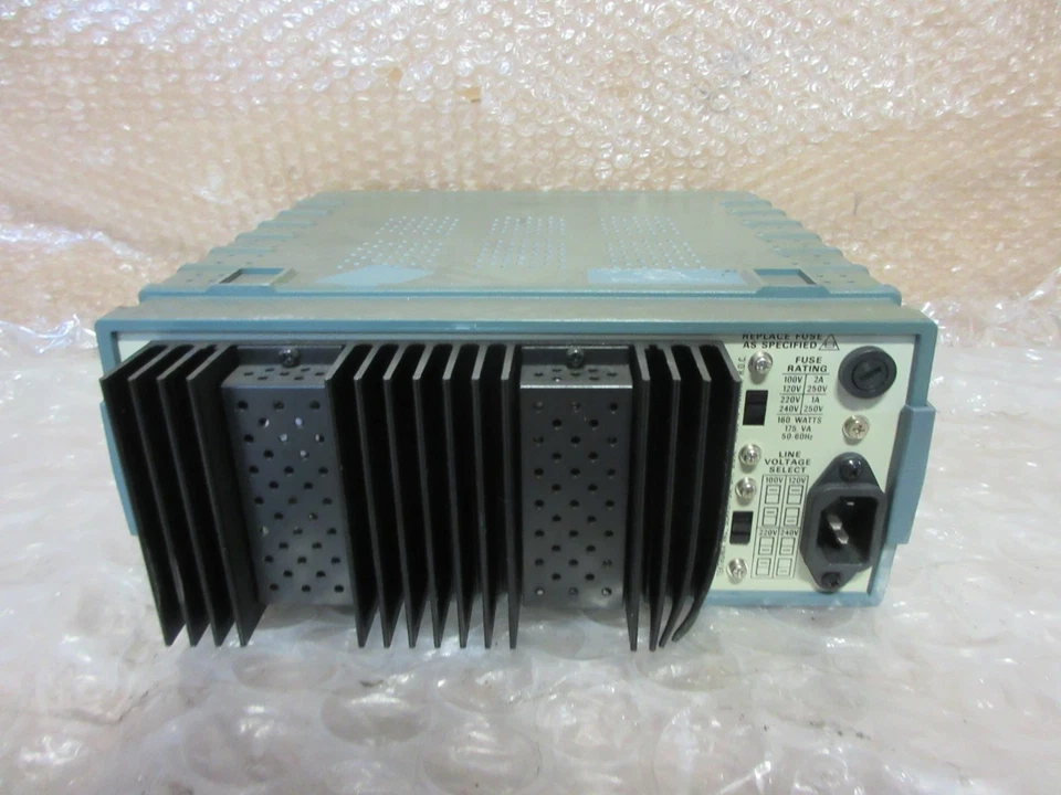 Fuente de alimentación triple salida Tektronix CPS250 Foto 4 de 4