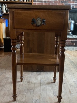 ETHAN ALLEN 10-5026 Heirloom Nutmeg Maple Wood Side Table