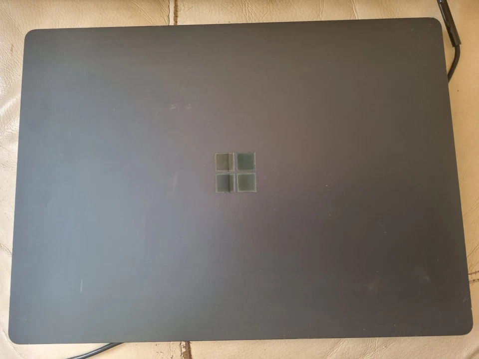Microsoft Surface Laptop Touch - Core i5-8350 8th Gen. 8GB RAM 256GB SSD W11 Pro - Image 2 of 2