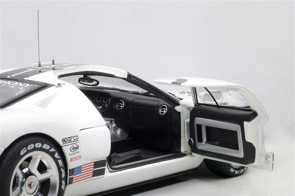 2005 FORD GT LM RACE CAR SPEC II 1:18 Scale AUTOart #80515