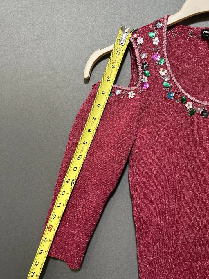 BETSEY JOHNSON 粉红色复古闪光露肩上衣,带花卉细节,尺寸 L — 第 4/4 张图片