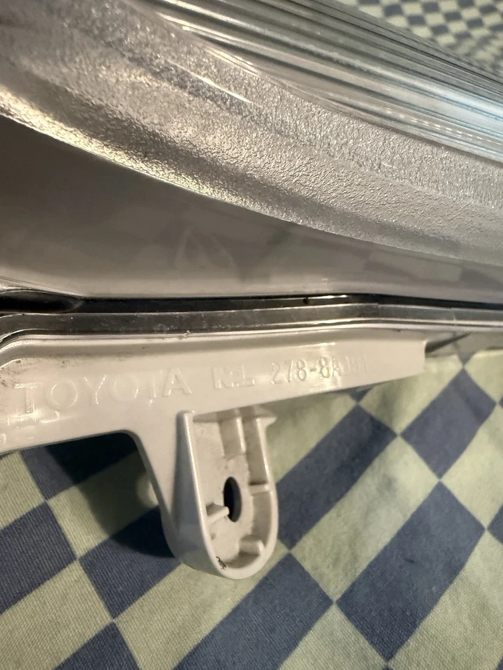 Luz antiniebla LED 278-8A051 2020 2021 lado pasajero derecho Toyota Corolla OEM 278-8A051 Foto 3 de 3