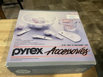 Vintage NOS 1994 Pyrex Accessories 8 pc Mix n Measure Set Corning USA Sealed Box