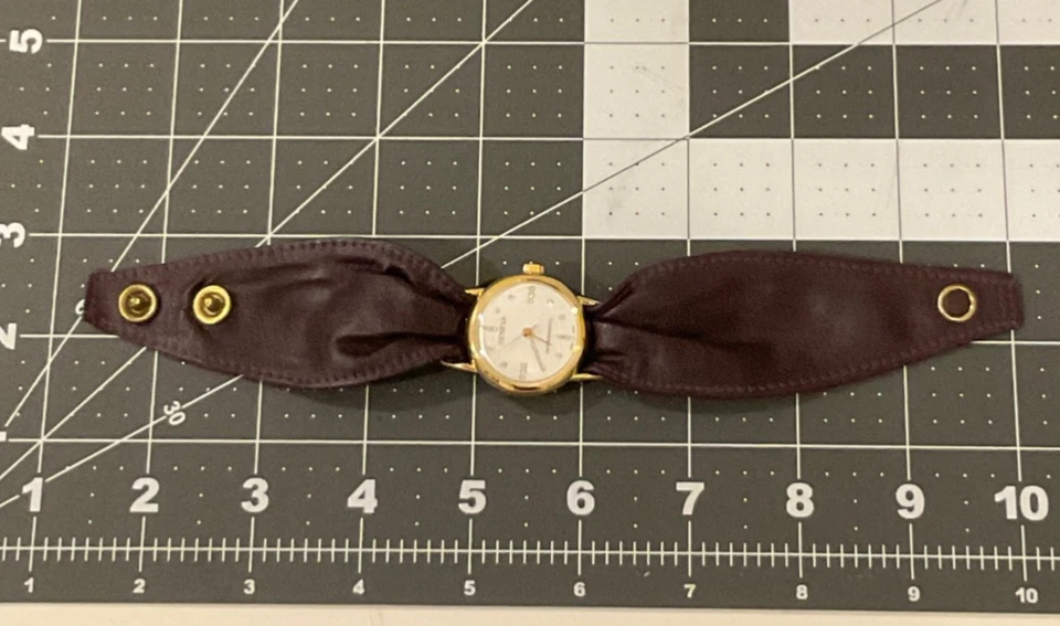 Винтажные б/у женские механические часы GENEVA 30 мм кожаный ремешок протестированы и работают - Изображение 4 из 4