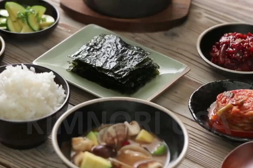 Snacks orgánicos de algas asadas sazonadas Kimnori - Paquete de 24 sal marina Kim Nori Foto 4 de 4