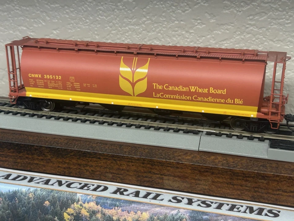 CANADIAN WHEAT BOARD CNWX NSC CYLINDRICAL COVERED 4 BAY HOPPER CAR- HO Scale NEW - Image 3 of 4