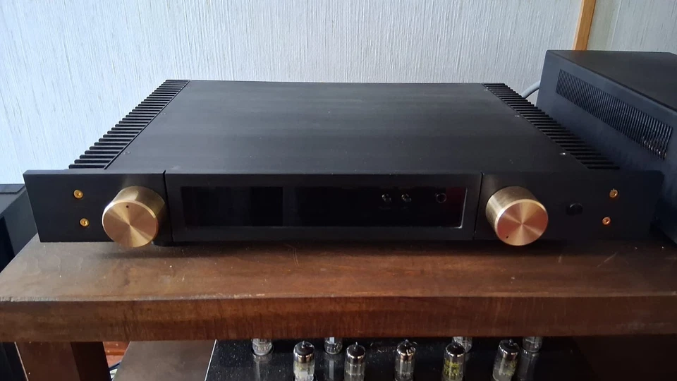 Restek Factor integrated Stereo Amp + Power Supply - Bild 2 von 4
