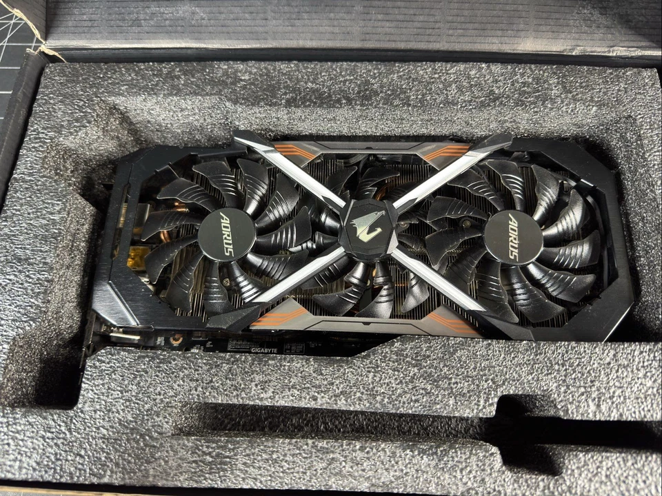 GIGABYTE AORUS NVIDIA GeForce GTX 1080 Ti 11GB GDDR5X WINDFORCE Graphics Card - Image 2 of 4
