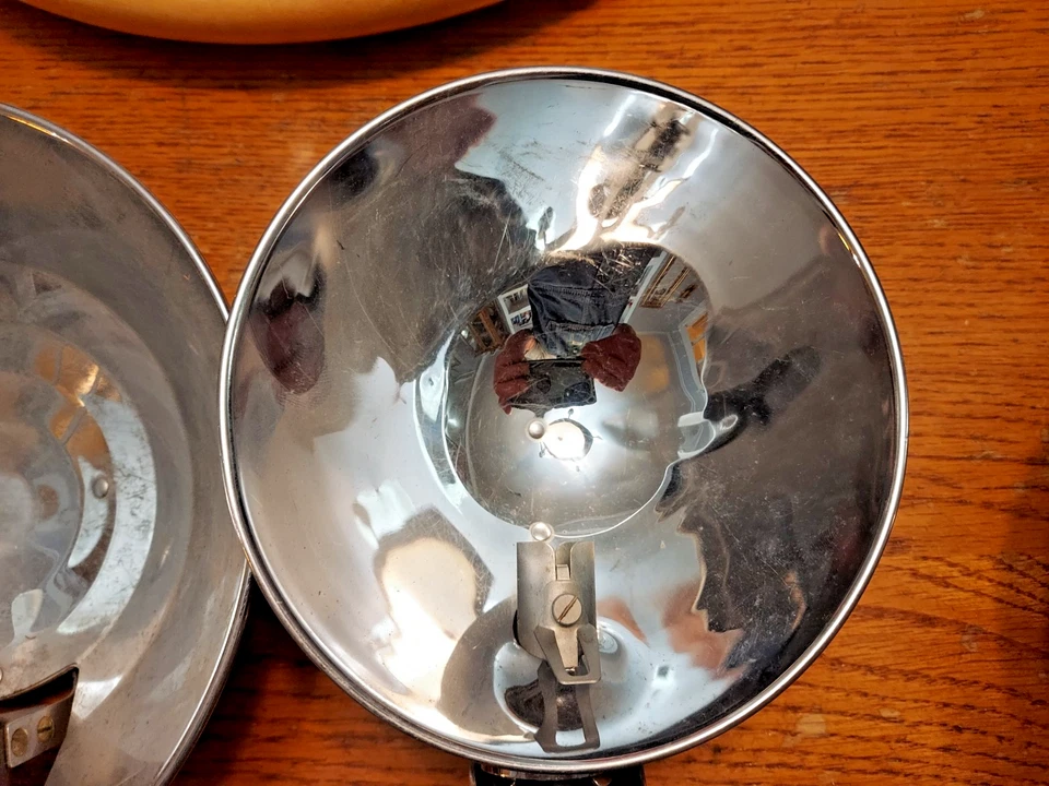  Cámara Folmer Graflex de colección con mango de flash de 3 celdas y 3 cubiertas de flash  Foto 3 de 4