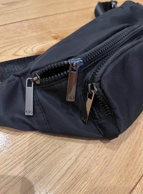 Alo Yoga Explorer Belt Bag Black Fanny Pack Crossbody Waist Bag