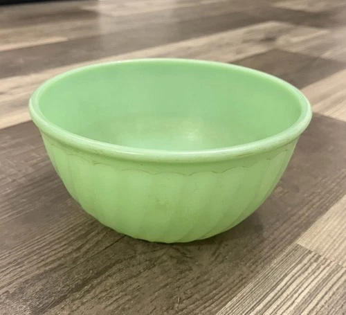 Vintage 1940's-50s Jadite Jadeite Fire King SWIRL MIXING BOWL 9” Diameter