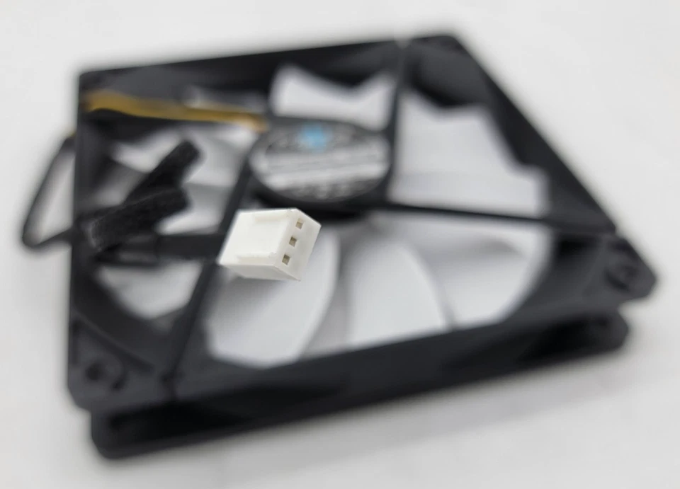 Fractal Design Silent Series R2 FD-FAN-SSR2-140 1000RPM - Image 3 of 4