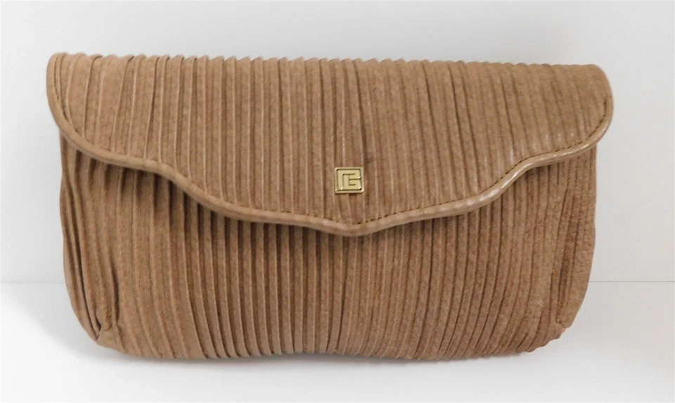 Pierre Balmain Vintage Tan Pleated Leather Gold Chain Crossbody Clutch Bag - Image 4 of 4
