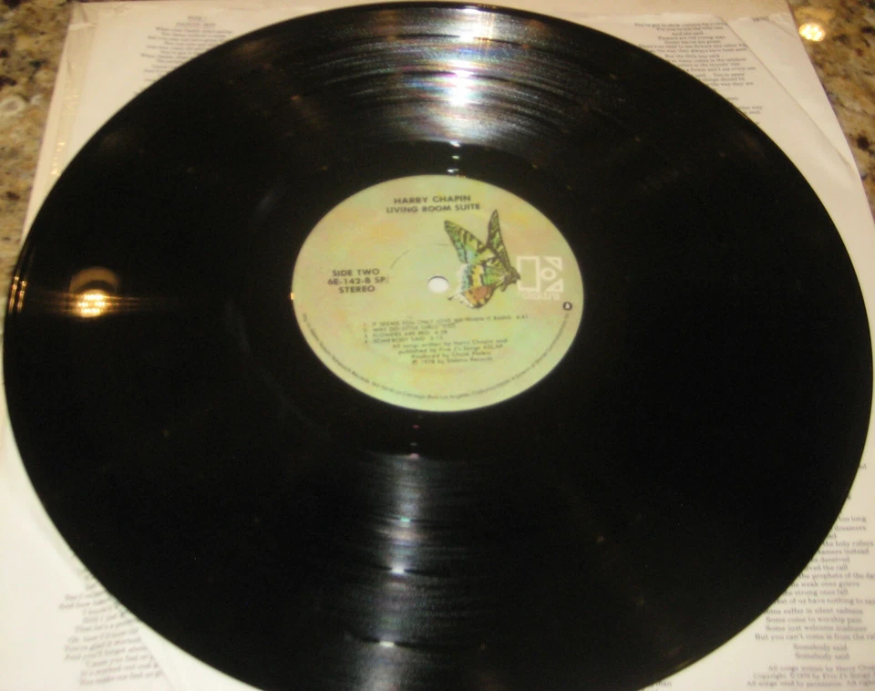LP- Harry Chapin: Living Room Suite. 1978 Elektra 6E-142 Vinyl Record.  - Image 4 of 4