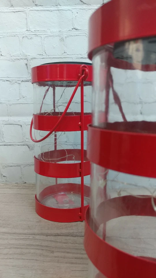 Juego de 2 linternas colgantes de metal rojo con mango de camino de jardín Foto 3 de 3