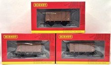 Hornby R6713A BR 12 Ton Double Vent Van in BR (W) Bauxite Livery - Triple Pack
